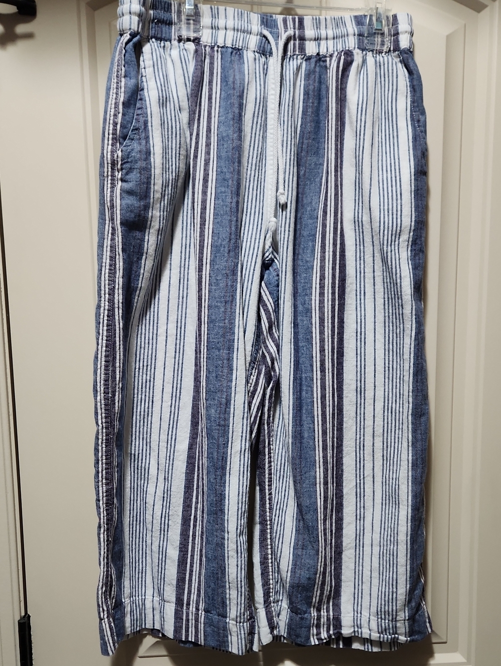 beachlunchlounge Woman Blue and White Vertical Stripe Drawstring Shorts